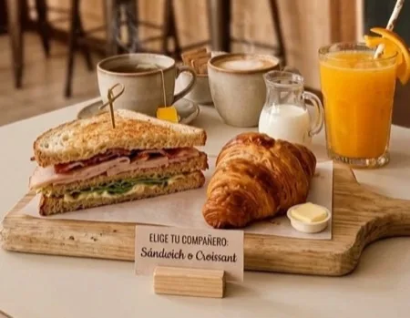 Combo Sándwich o Croissant con Zumo