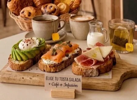 Combo Tosta Salada Completa